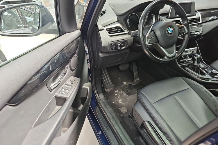 宝马2系旅行车 2019款 218i 领先型中控内饰7002