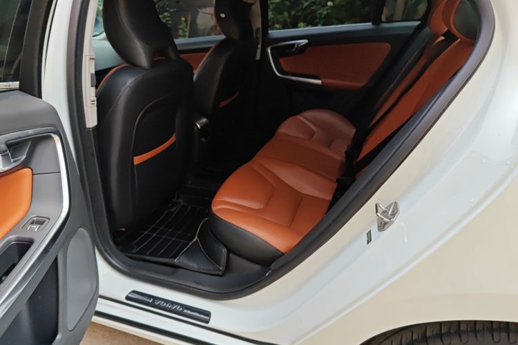 沃尔沃S60 2019款 S60L T5 智远版中控内饰7001