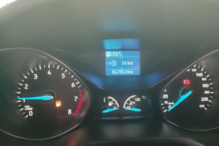 福特 福克斯 2015款 两厢 1.6L 自动风尚型中控内饰15