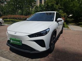 哪吒汽车 哪吒L 2024款 增程 310 闪充PRO版