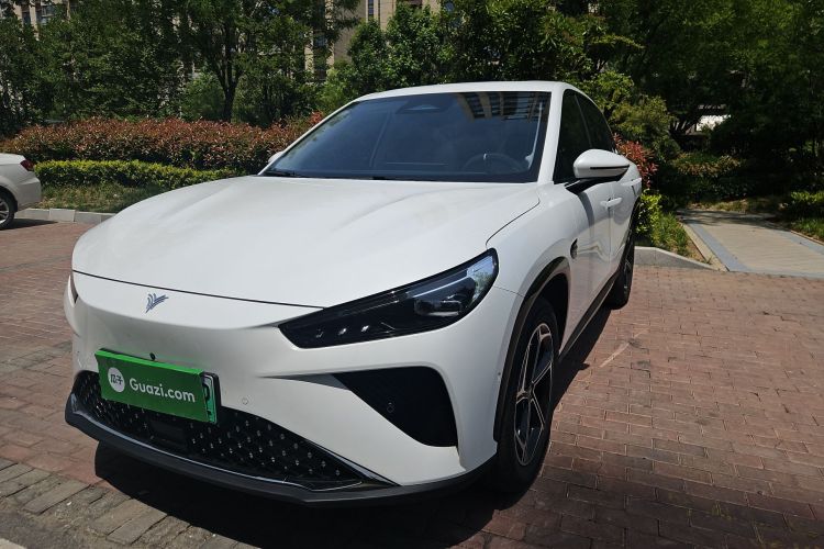 哪吒汽车 哪吒L 2024款 增程 310 闪充PRO版车身外观1