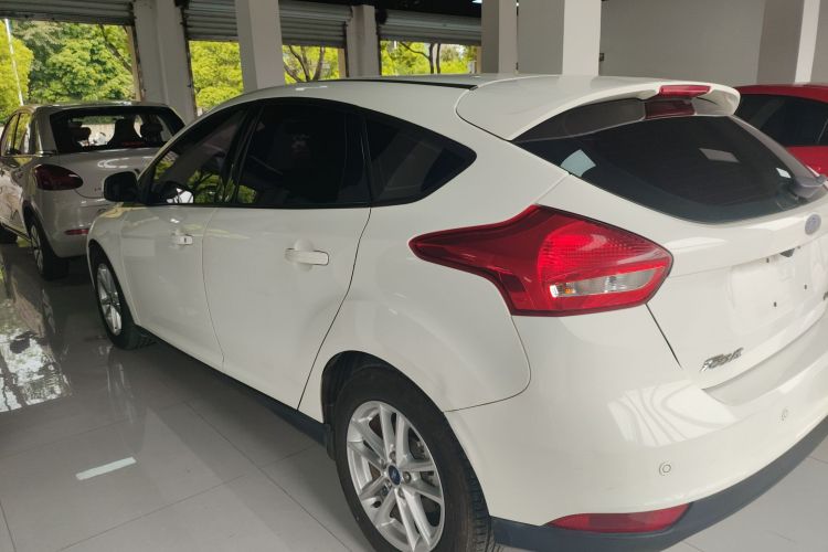 福特 福克斯 2015款 两厢 1.6L 自动风尚型车身外观6005