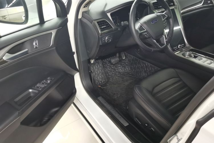 福特 蒙迪欧 2020款 EcoBoost 180 时尚型中控内饰7001