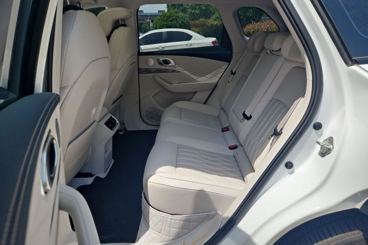 哪吒汽车 哪吒L 2024款 增程 310 闪充PRO版中控内饰7001