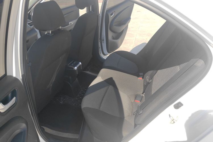 现代 瑞纳 2017款 1.4L 手动焕新版 国VI中控内饰7001