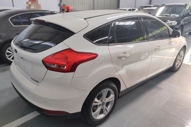 福特 福克斯 2015款 两厢 1.6L 自动舒适型车身外观6003