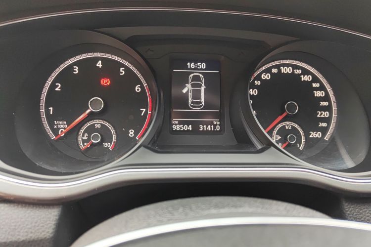 大众 帕萨特 2017款 330TSI DSG尊荣版中控内饰15