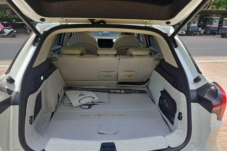 哪吒汽车 哪吒L 2024款 增程 310 闪充PRO版局部细节23