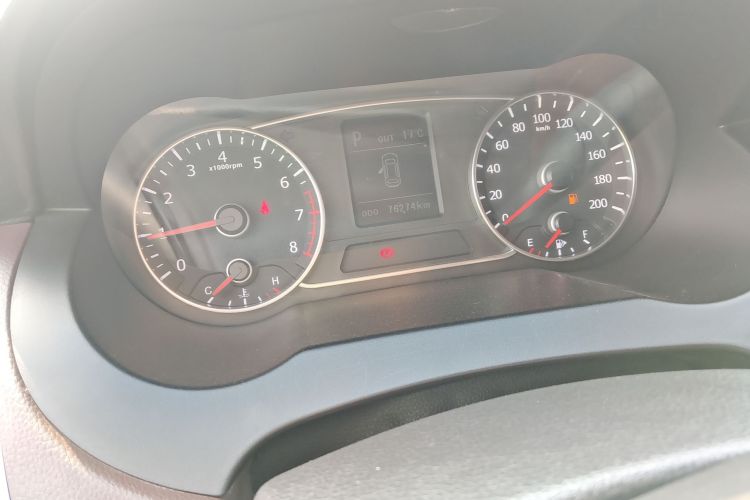 陆风X7 2015款 2.0T 全景尊贵版中控内饰15