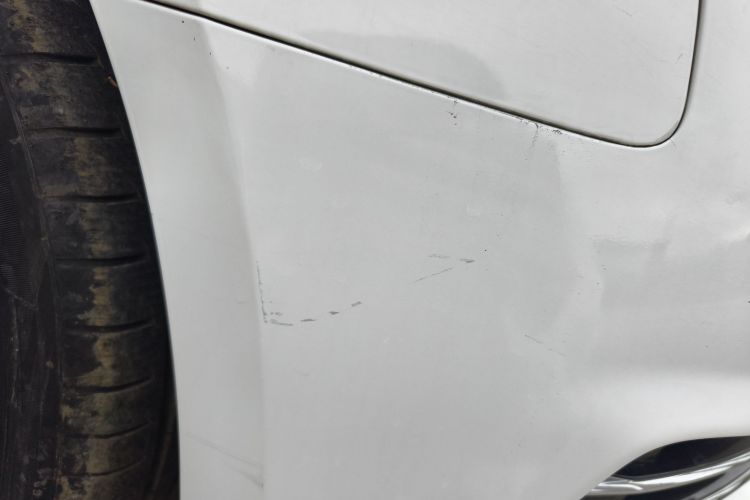 奥迪A4L 2018款 30周年年型 30 TFSI 进取型局部细节9001