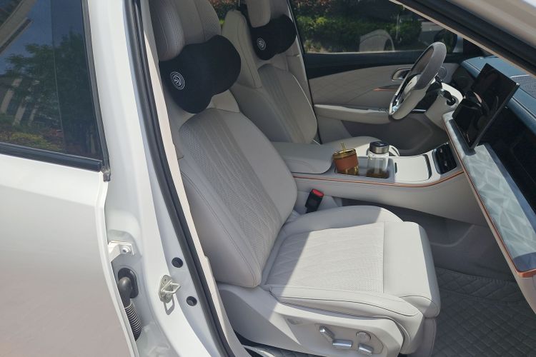 哪吒汽车 哪吒L 2024款 增程 310 闪充PRO版局部细节41