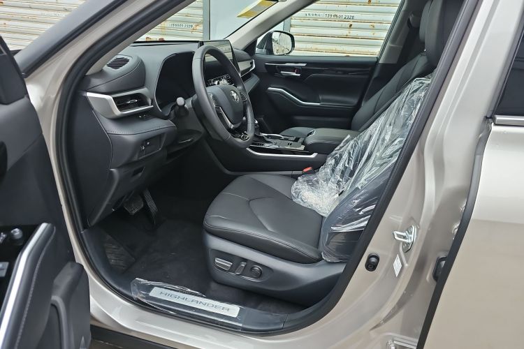 丰田 汉兰达 2024款 2.5L智能电混双擎两驱豪华版 7座中控内饰7005