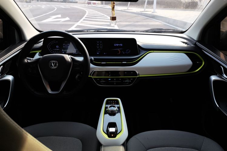 长安欧尚 奔奔E-Star 2020款 心悦版 磷酸铁锂（31.95kWh）中控内饰7003