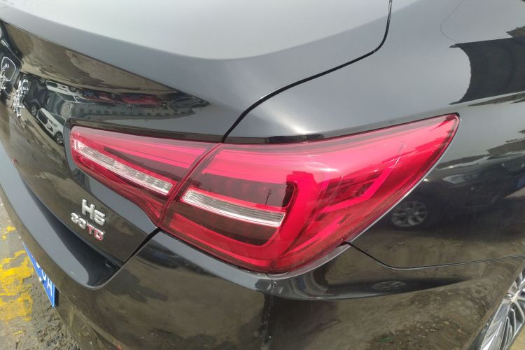 红旗H5 2022款 经典款 改款 1.5T DCT旗韵版车身外观6008