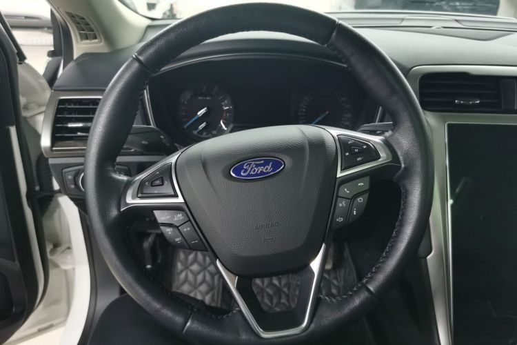 福特 蒙迪欧 2020款 EcoBoost 180 时尚型中控内饰7002