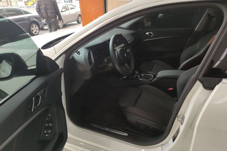 宝马2系(进口) 2023款 225i 四门轿跑车 M运动套装中控内饰7001