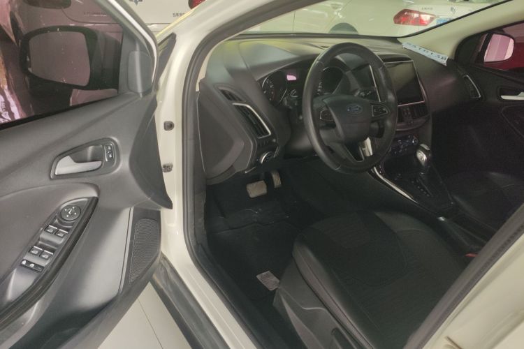 福特 福克斯 2015款 两厢 1.6L 自动风尚型中控内饰7002