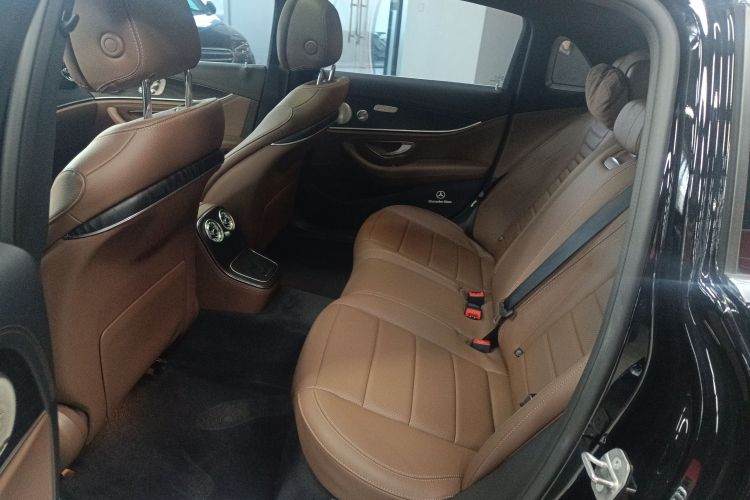 奔驰E级 2023款 E 300 L 运动时尚型中控内饰7001