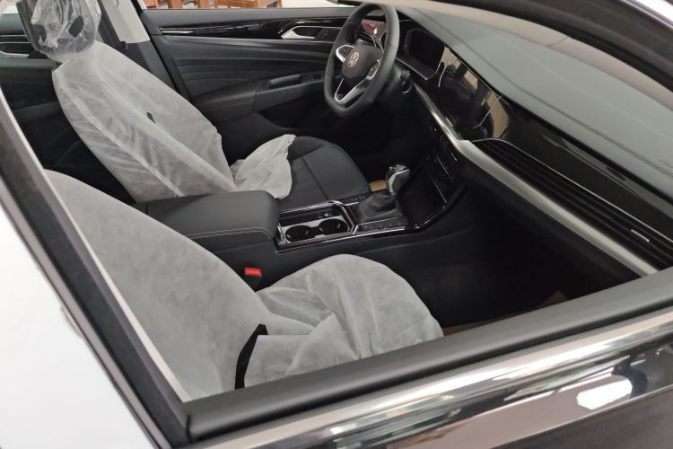 大众 帕萨特 2025款 出众款 330TSI 星空精英版中控内饰7001