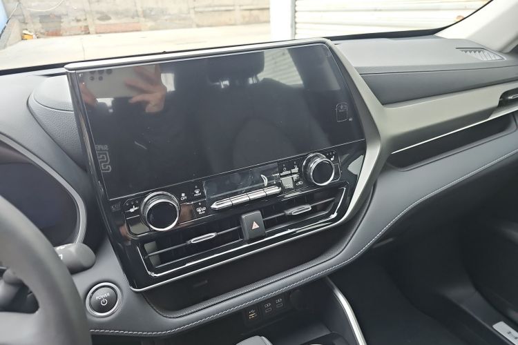 丰田 汉兰达 2024款 2.5L智能电混双擎两驱豪华版 7座中控内饰7008