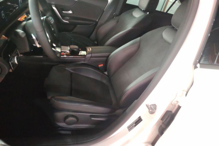 奔驰A级 2022款 改款二 A 200 L 运动轿车时尚型局部细节19