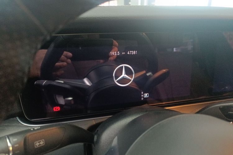 奔驰E级 2023款 E 300 L 运动时尚型中控内饰15