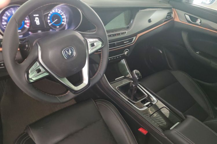 长安 逸动 2018款 1.6L GDI 手动风潮型 国V中控内饰7003