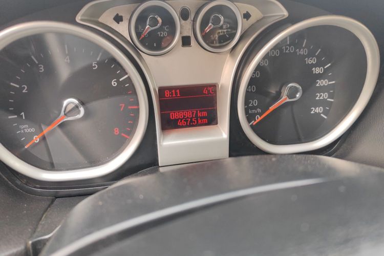 福特 福克斯 2013款 两厢经典 1.8L 自动基本型中控内饰15