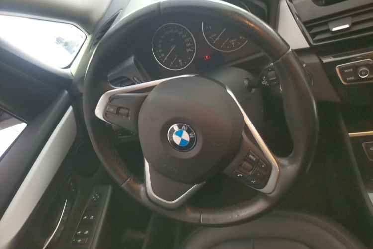 宝马2系多功能旅行车 2015款 218i 领先型局部细节13