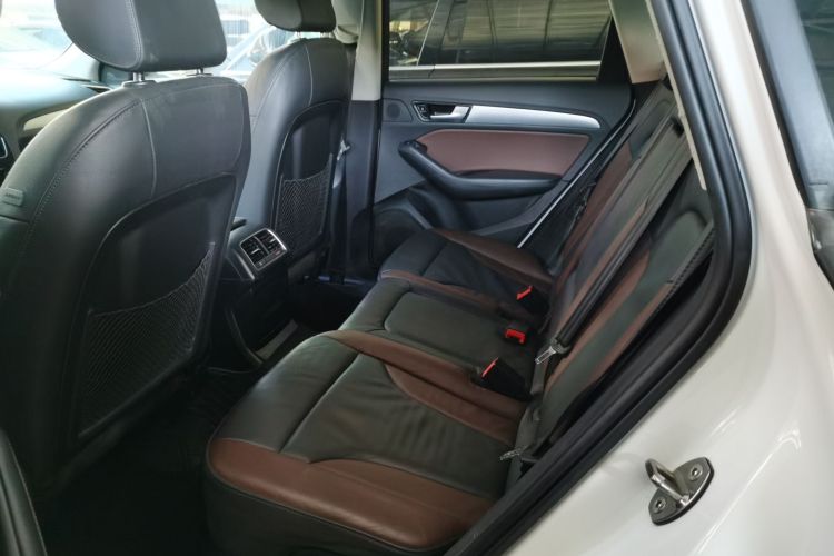 奥迪Q5 2017款 Plus 40 TFSI 技术型中控内饰7001