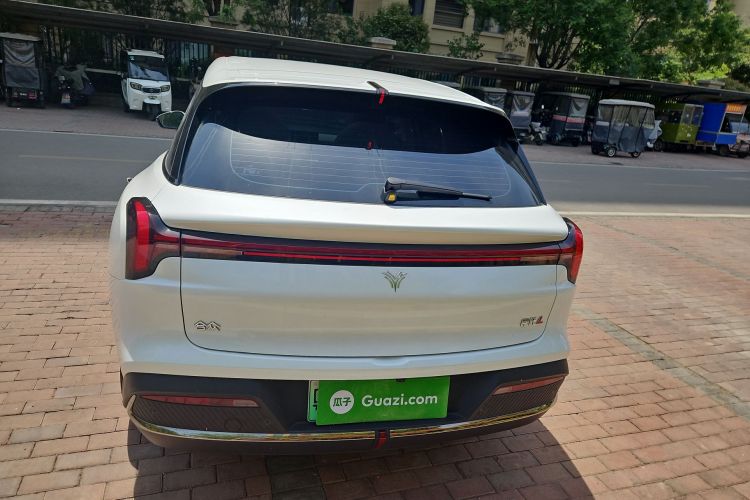 哪吒汽车 哪吒L 2024款 增程 310 闪充PRO版车身外观6004