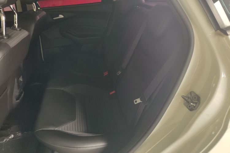 福特 福克斯 2015款 两厢 1.6L 自动风尚型中控内饰7001