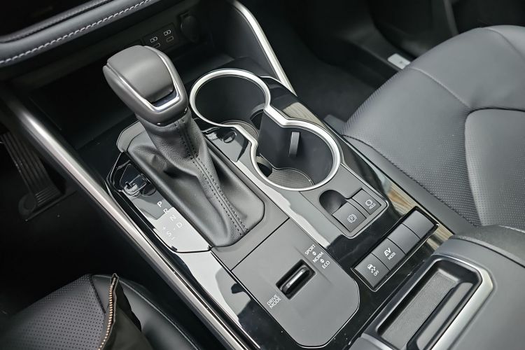 丰田 汉兰达 2024款 2.5L智能电混双擎两驱豪华版 7座中控内饰7007