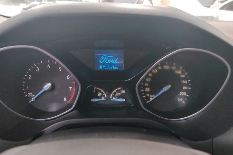 福特 福克斯 2015款 两厢 1.6L 自动舒适型中控内饰15