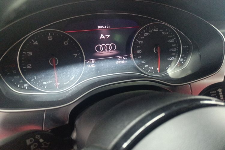 奥迪A7 2017款 40 TFSI quattro 技术型中控内饰15