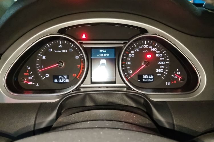 奥迪Q7 2014款 35 TFSI 进取型中控内饰14