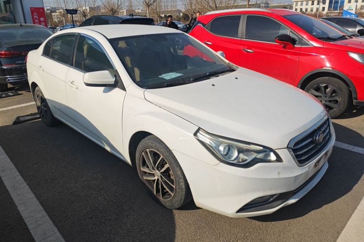 奔腾B50 2013款 1.6L 手动舒适型车身外观3