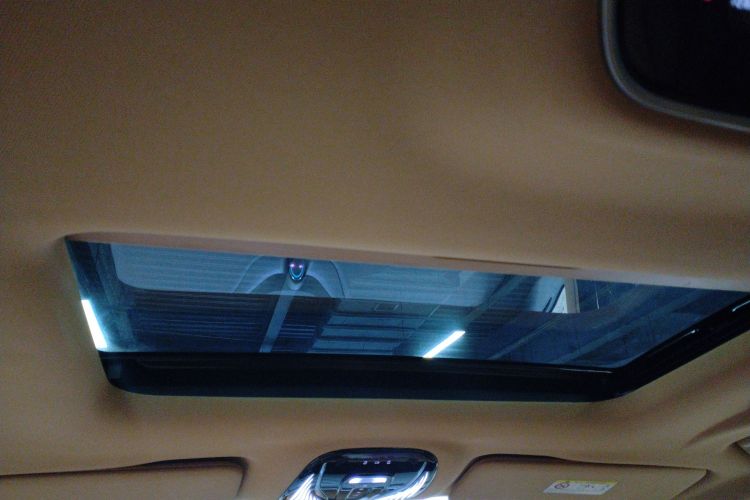 岚图汽车 岚图梦想家 2022款 0碳版 想+智驾包 475km中控内饰22