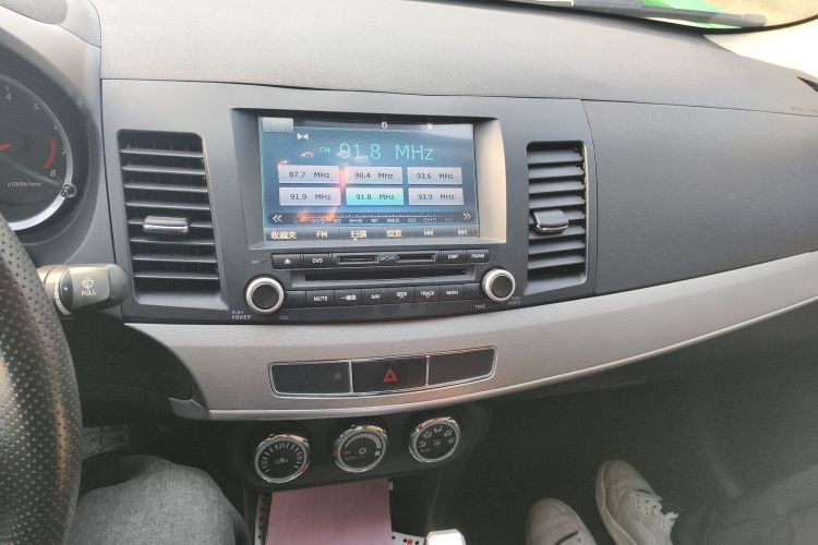 三菱 翼神 2015款 1.6L 手动时尚版中控内饰16