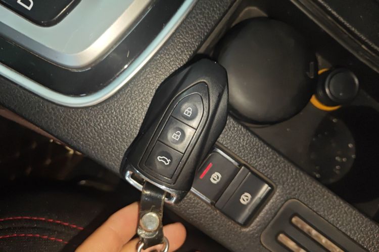 猎豹汽车 猎豹CS10 2016款 2.0T 自动领先型中控内饰7001