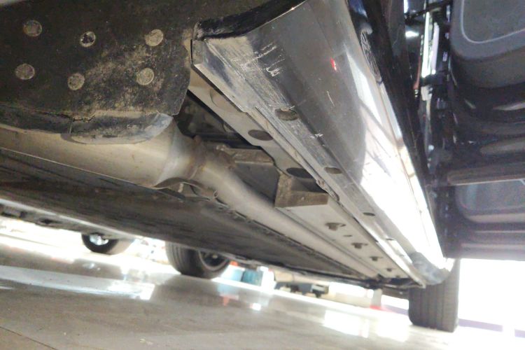 鸿蒙智行 问界M5 2022款 增程四驱性能版机舱底盘29