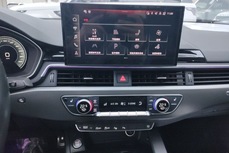 奥迪A4L 2022款 40 TFSI quattro RS套件燃速型中控内饰16