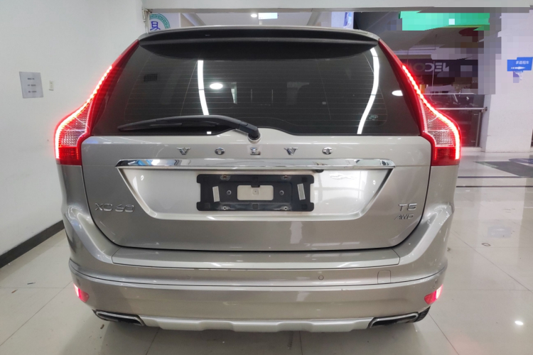 沃尔沃XC60 2016款 T5 AWD 智驭版车身外观6