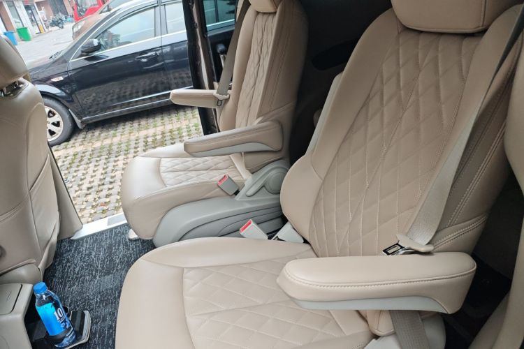 别克GL8 2017款 25S 尊贵型 国V中控内饰21