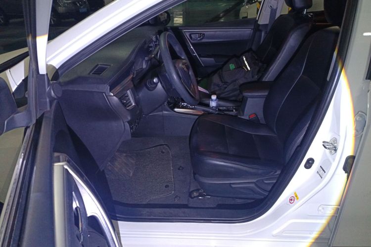 丰田 卡罗拉 2017款 1.2T CVT GL-i中控内饰19