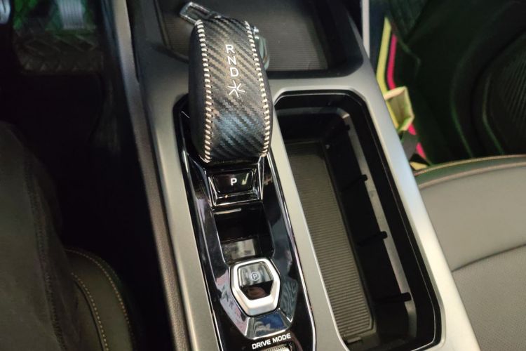 吉利汽车 豪越L 2024款 2.0T DCT尊贵型中控内饰18