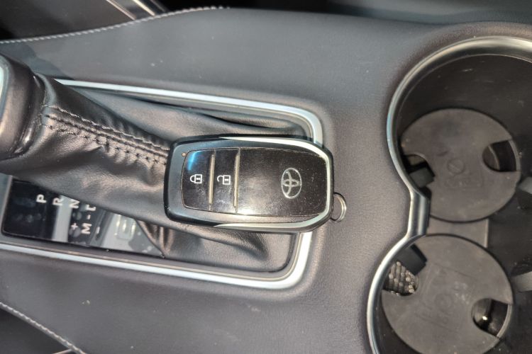 丰田 威飒 2023款 2.0L CVT两驱豪华版中控内饰7001