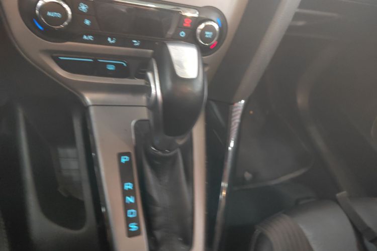 福特 福克斯 2012款 三厢 1.6L 自动风尚型中控内饰18