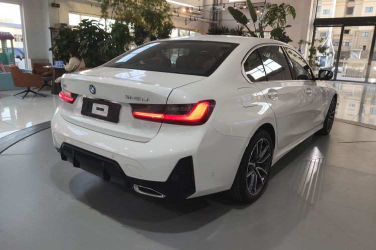 宝马3系 2025款 325Li M运动套装车身外观7