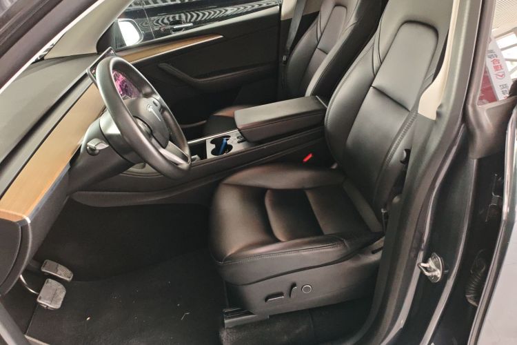 特斯拉 Model Y 2022款 长续航全轮驱动版中控内饰19